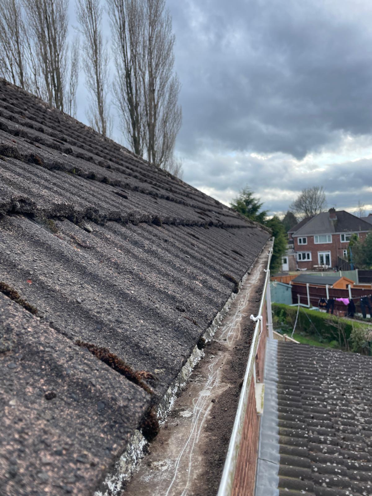 WOW Roofers Professional Team in Action